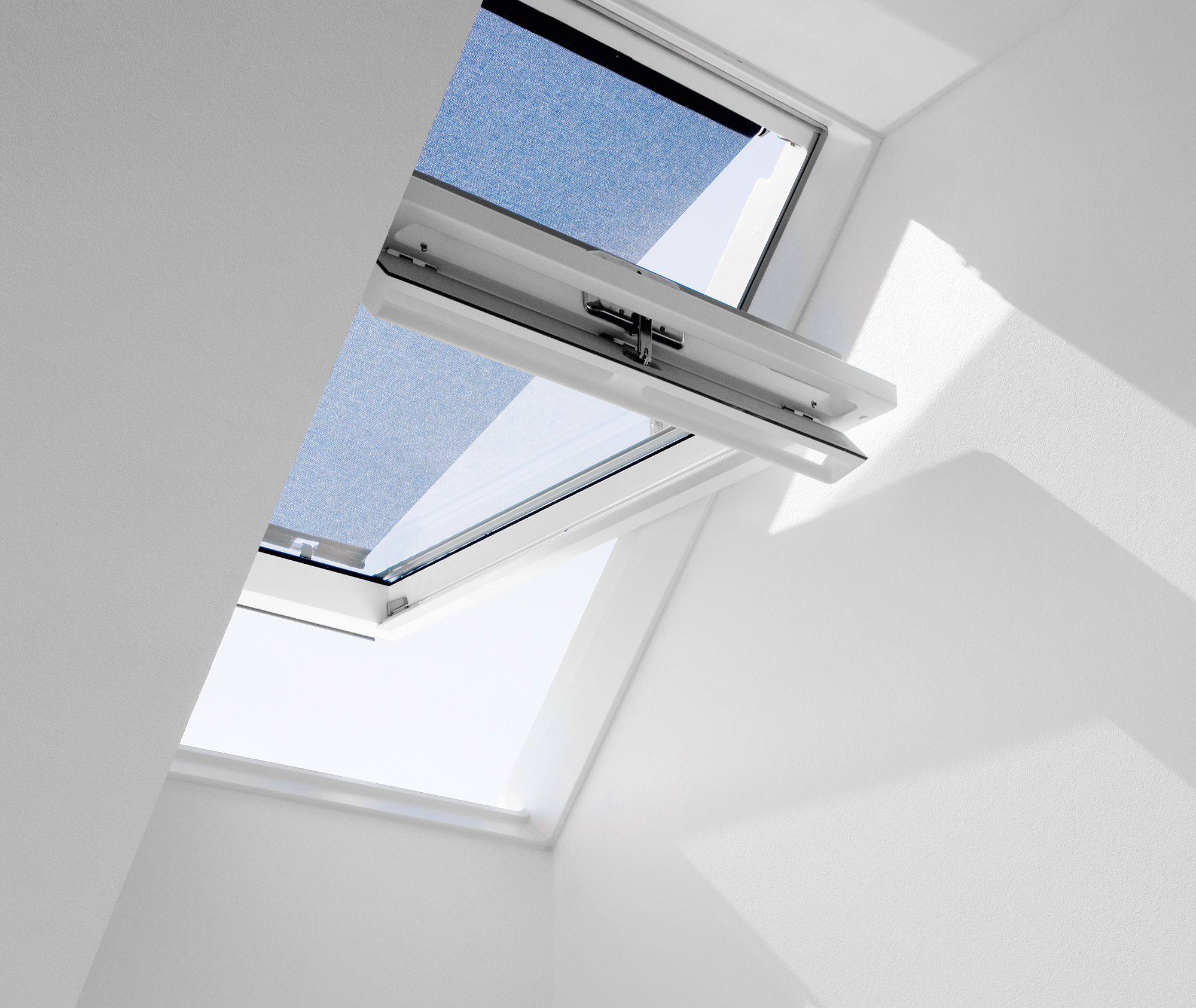 La tenda esterna parasole VELUX protegge la mansarda dal caldo estivo